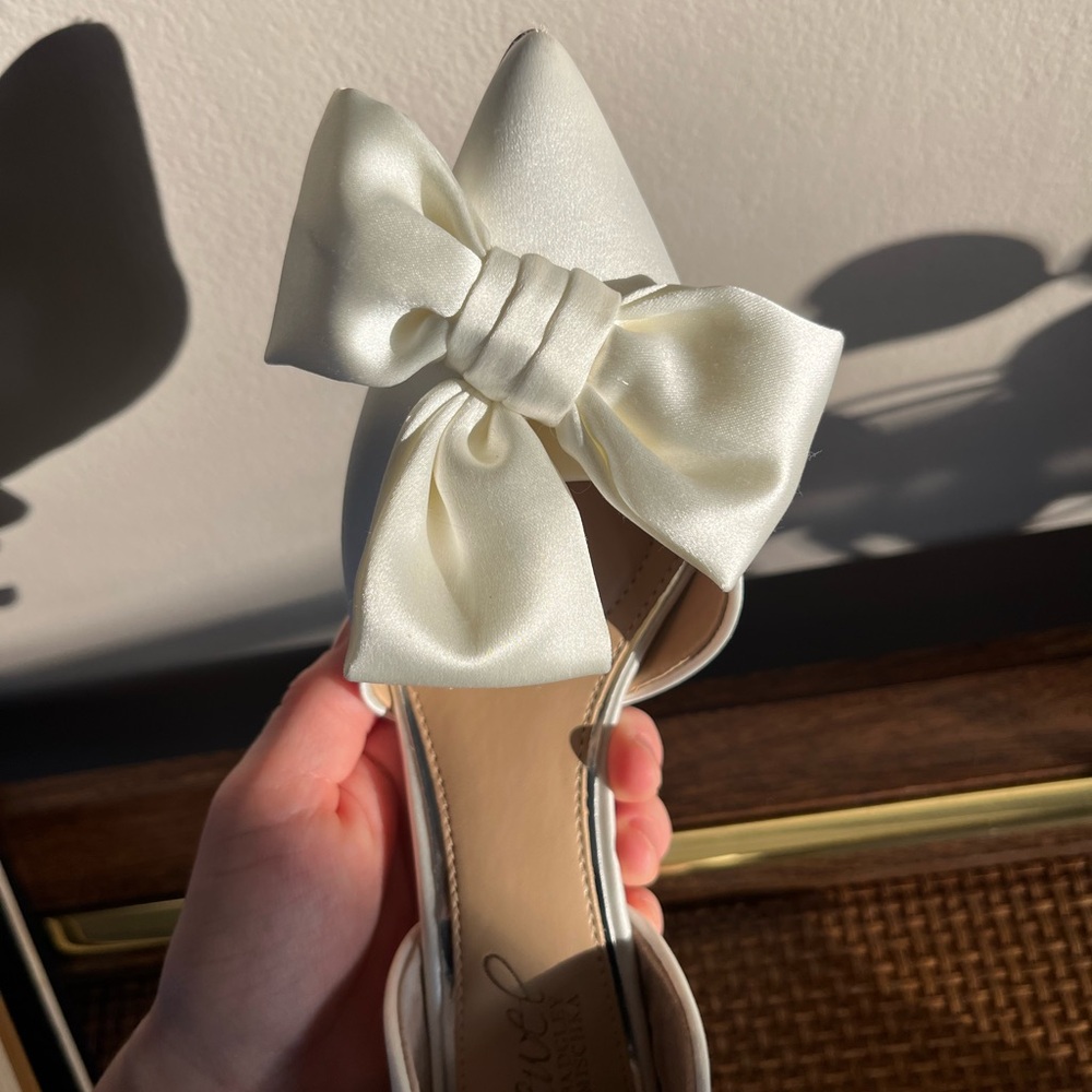 Elegant Jewel Badgley Mischka White Bow Bridal Pumps